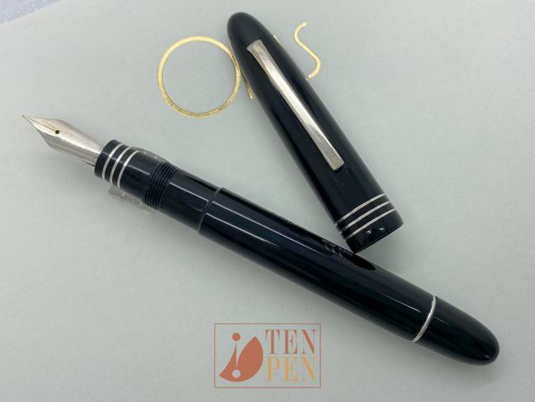 OMAS　オマス　Ogiva S2001 Rollerball　ローラーボール OMAS MOMA - Black Cotton resin - HT finish | Tenpen - By Letizia